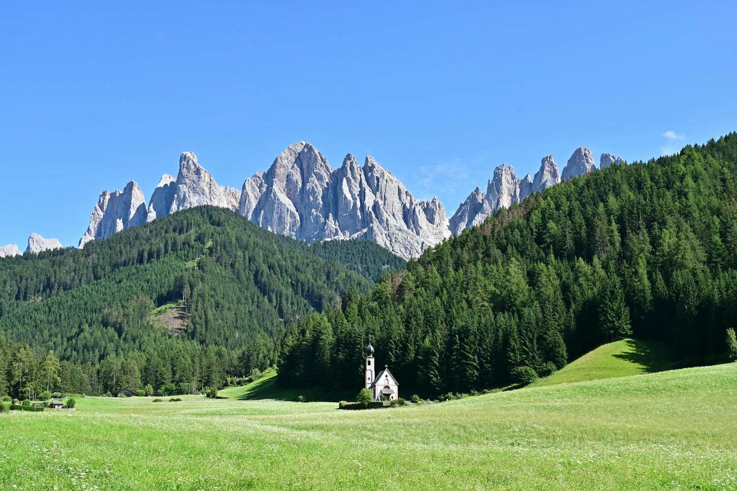 義大利。多洛米蒂Dolomites經典拍照景點!富內斯山谷Val di Funes 聖約翰教堂 Church of St. Johann - 第6張圖