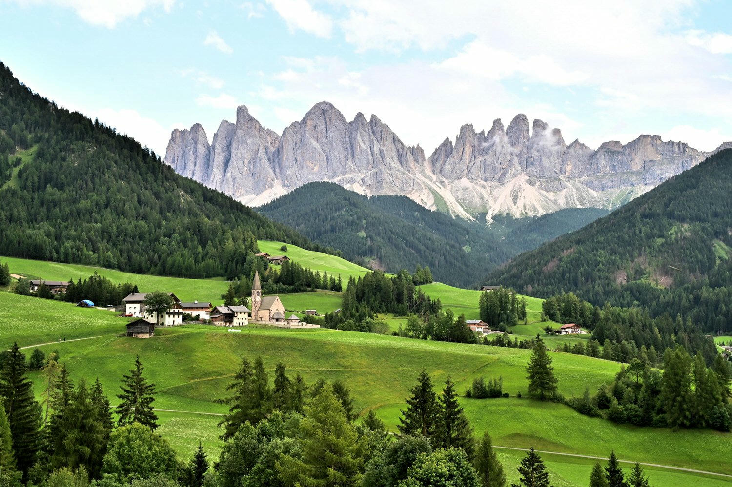 義大利。多洛米蒂Dolomites經典拍照景點!富內斯山谷Val di Funes, St. Magdalena絕美教堂拍照地點 - 第17張圖