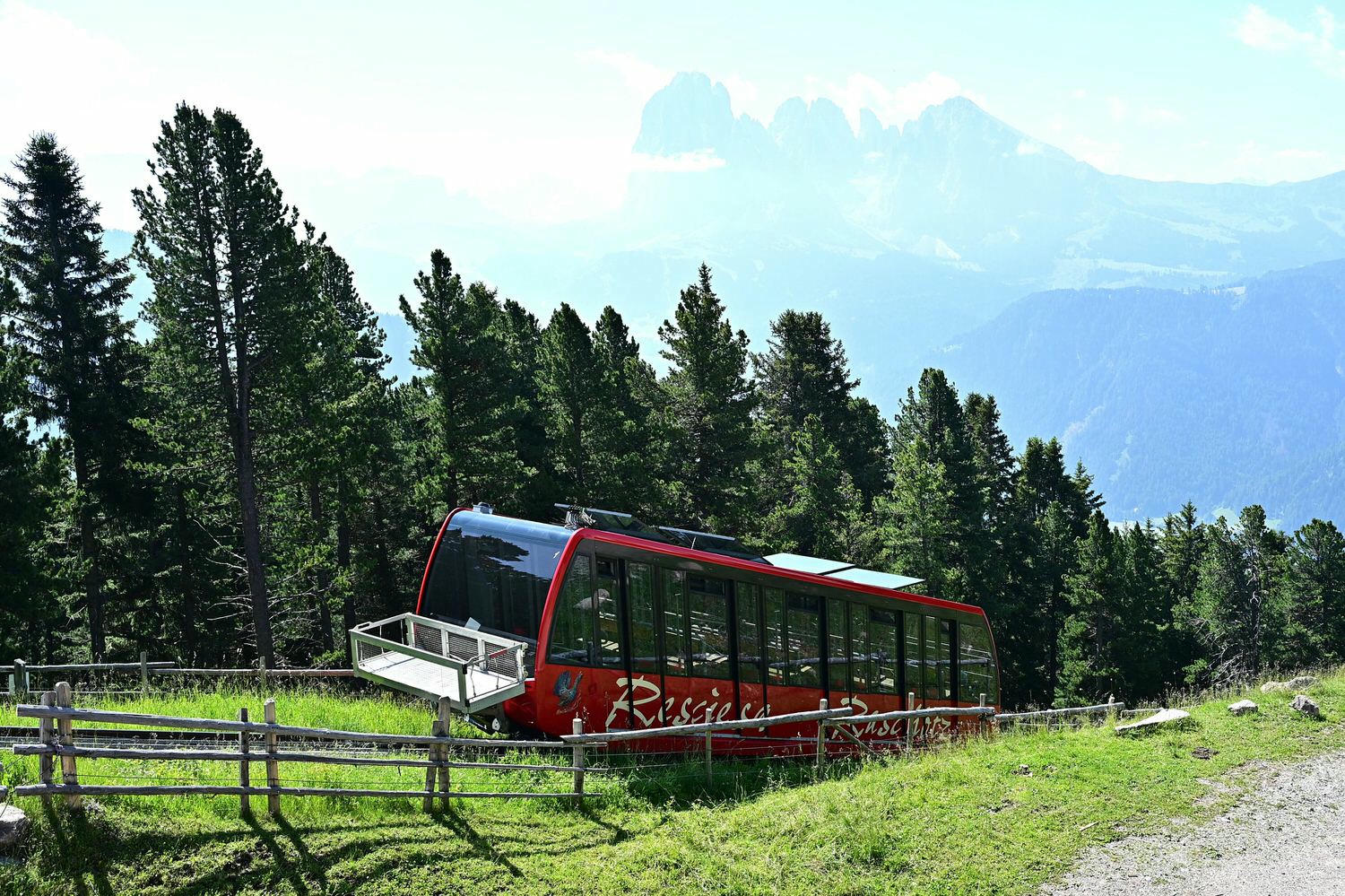 義大利。Dolomites多洛米蒂,Val Gardena地區交通攻略!用Gardena Card暢遊Val Gardena地區18條纜車路線,搭公車飽覽Val Gardena地區美景! - 第15張圖