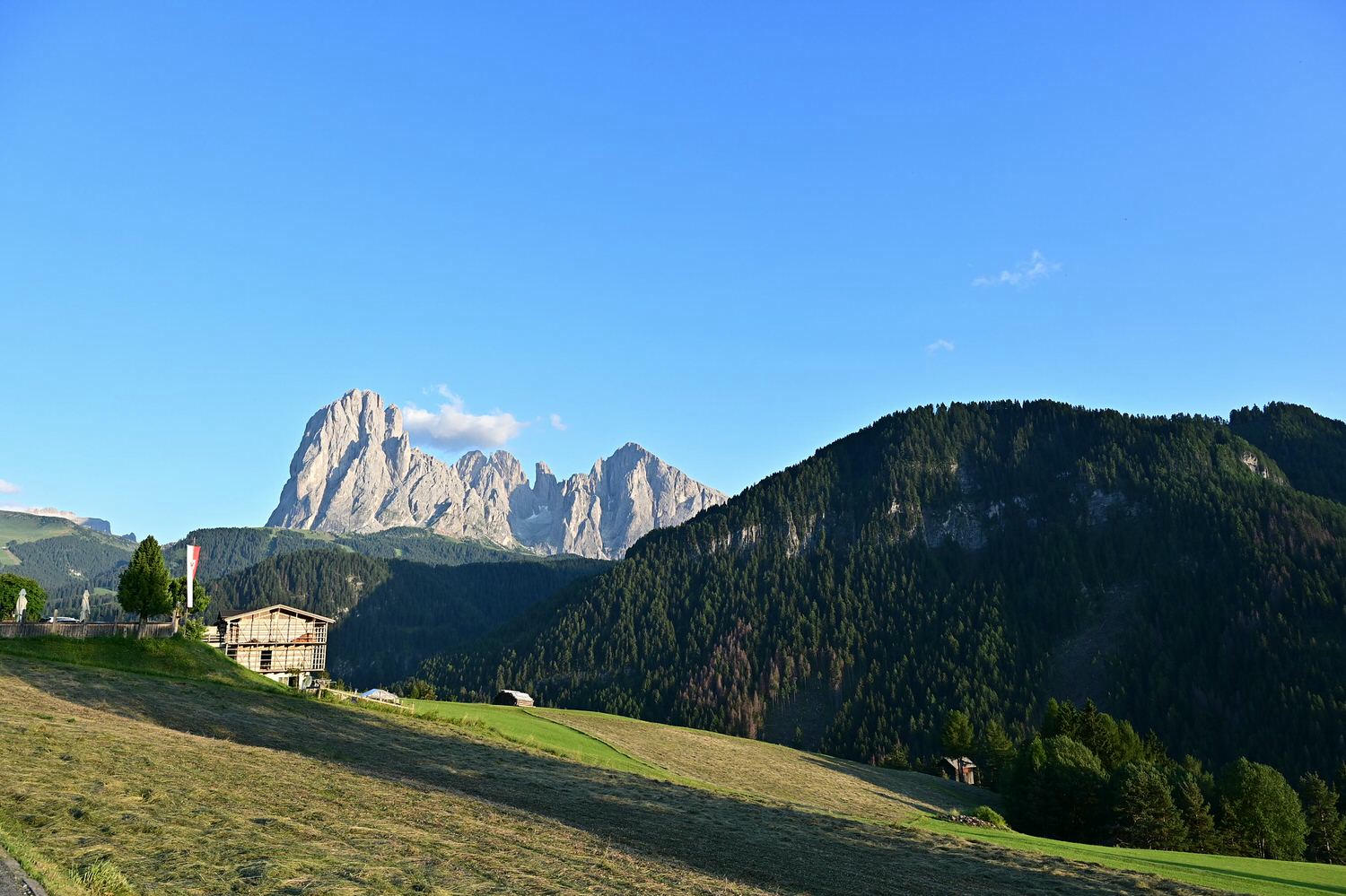義大利。 Dolomites多洛米蒂,Ortisei小鎮探訪Val Gardena地區最古老教堂St. Jakobs Kirche/Church of Saint Giacomo - 第2張圖