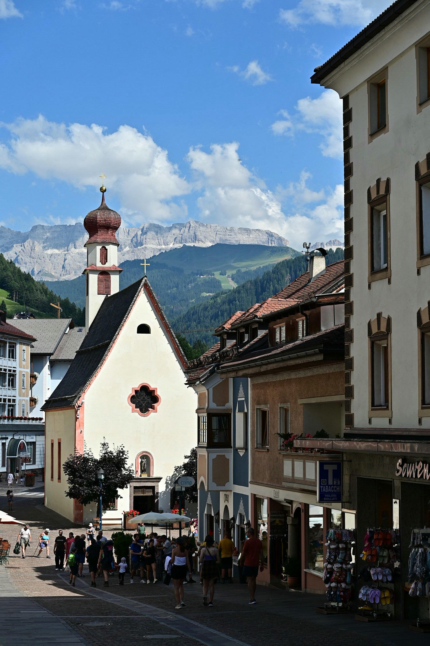 義大利。多洛米蒂Dolomites,Val Gardena夢幻小鎮 Ortisei,纜車直上Seceda刀背山、歐洲最高高山草原Alpe di Siusi / Seiser Alm 休斯高原,坐擁群山無敵美景! - 第8張圖