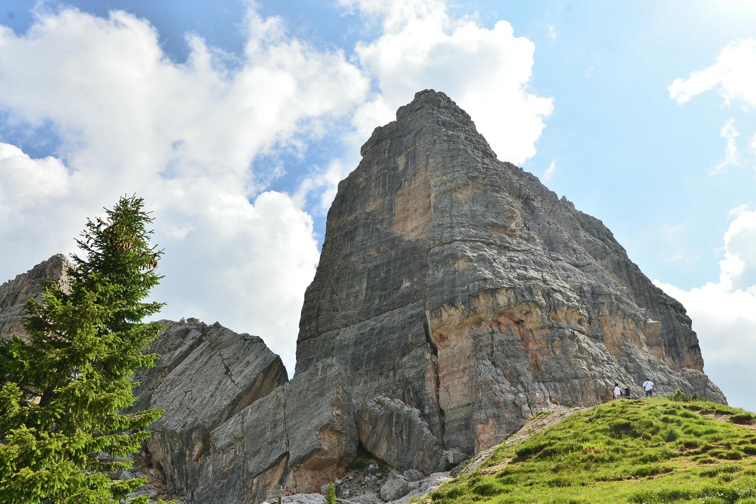 義大利。多洛米蒂Dolomites,五塔山The Cinque Torri交通資訊、健行步道推薦,Cortina d’Ampezzo地標之一! - 第3張圖