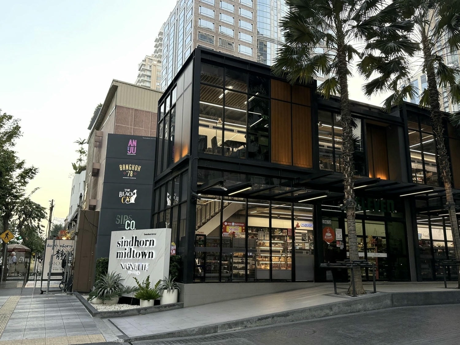 泰國。曼谷飯店推薦,Sindhorn Midtown Hotel Bangkok,近BTS Chit Lom奇隆站,空中泳池、超大兒童遊戲室,親子飯店首選! - 第2張圖