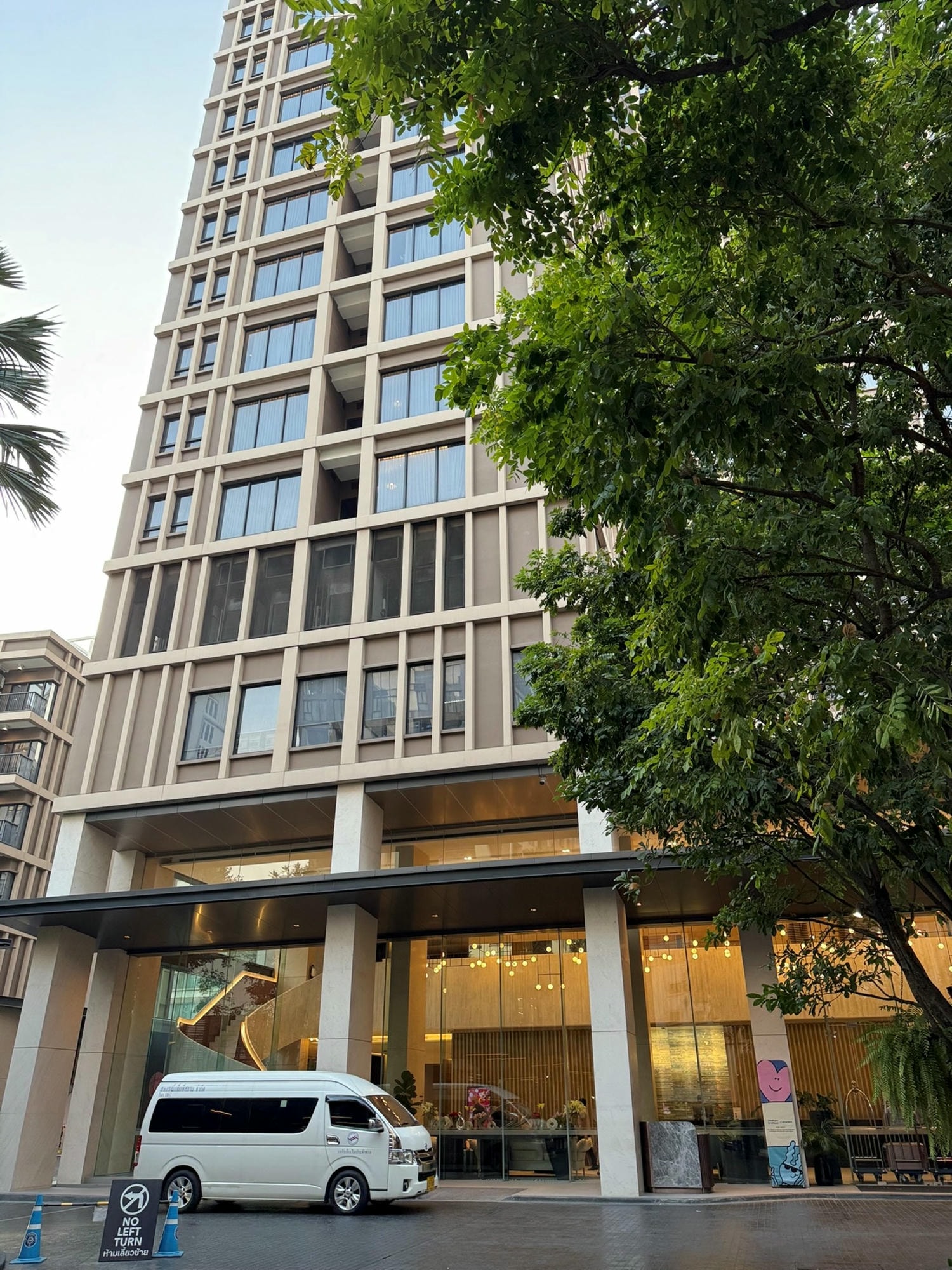 泰國。曼谷飯店推薦,Sindhorn Midtown Hotel Bangkok,近BTS Chit Lom奇隆站,空中泳池、超大兒童遊戲室,親子飯店首選! - 第3張圖