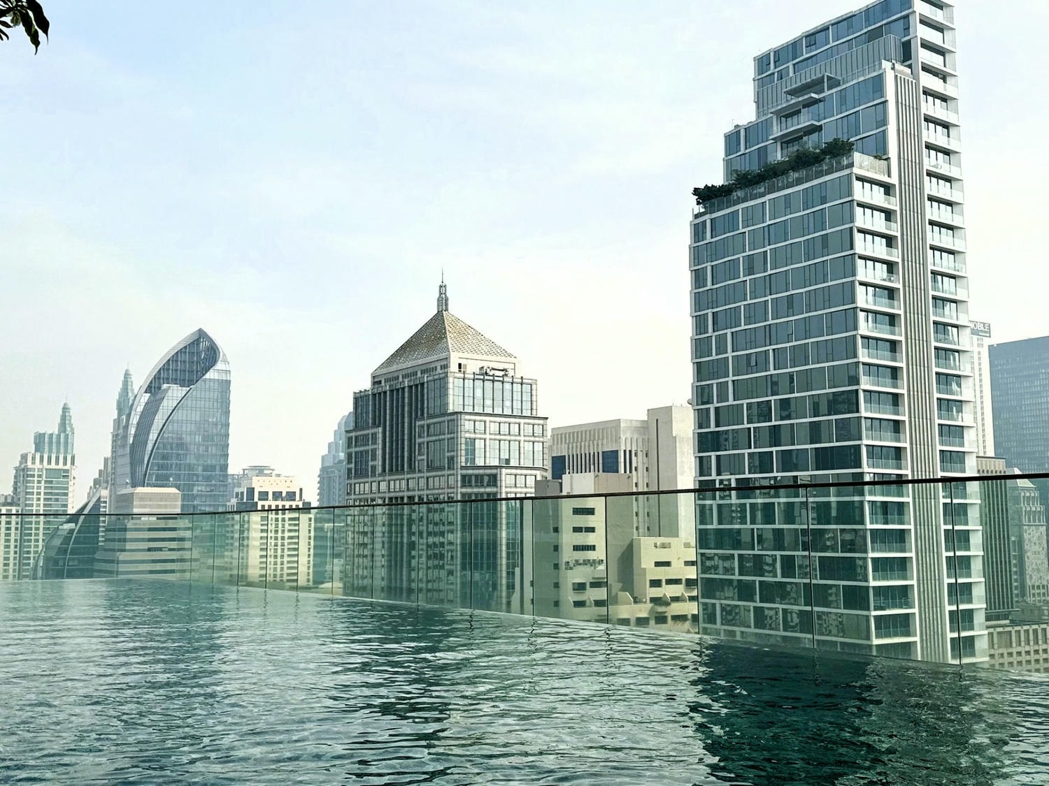 泰國。曼谷飯店推薦,Sindhorn Midtown Hotel Bangkok,近BTS Chit Lom奇隆站,空中泳池、超大兒童遊戲室,親子飯店首選! - 第8張圖
