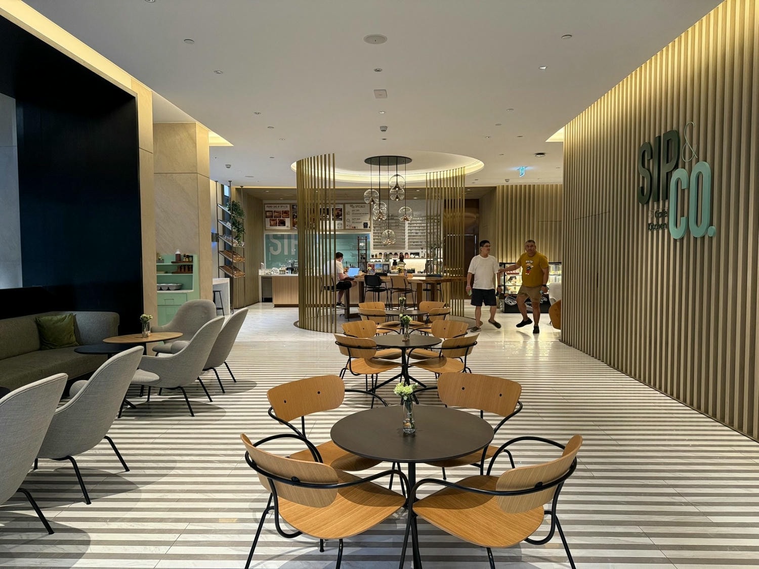 泰國。曼谷飯店推薦,Sindhorn Midtown Hotel Bangkok,近BTS Chit Lom奇隆站,空中泳池、超大兒童遊戲室,親子飯店首選! - 第6張圖