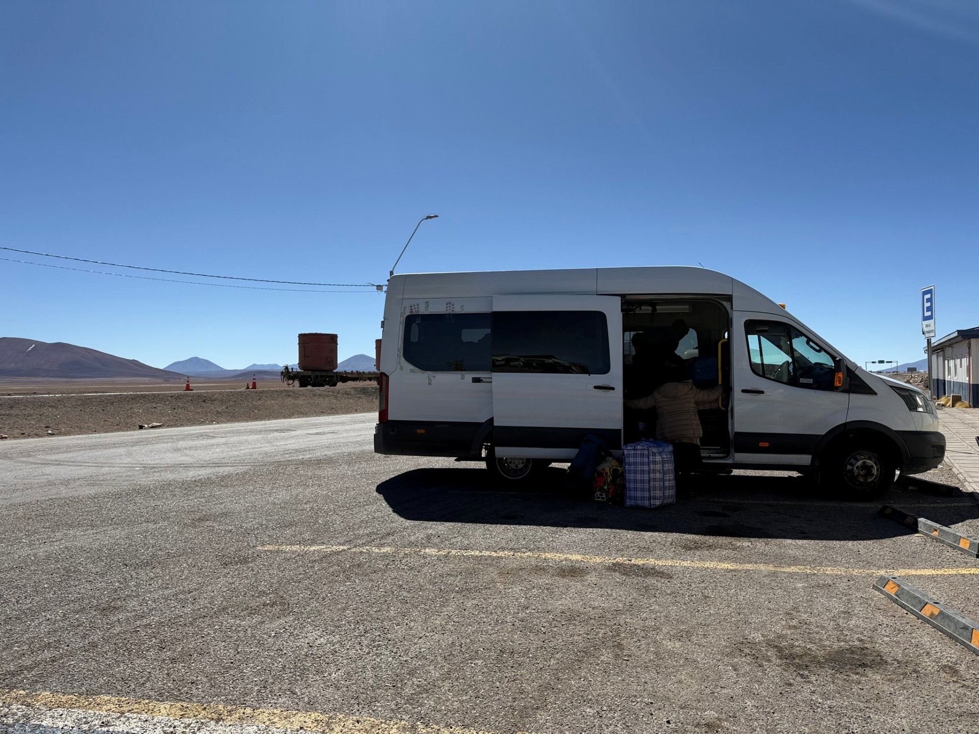 玻利維亞 Uyuni 經 Ollagüe 入境智利攻略|Hito Cajón 之外的替代路線(含 Calama 轉車 阿卡塔馬交通) - 第9張圖 玻利維亞 Uyuni 經 Ollagüe 入境智利攻略|Hito Cajón 之外的替代路線(含 Calama 轉車 阿卡塔馬交通)