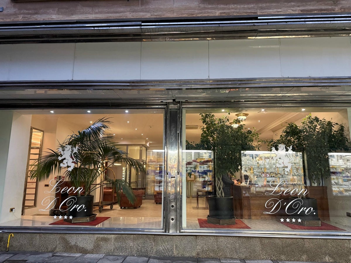 捷克布拉格住宿推薦｜Hotel Leon D’Oro：位置絕佳、走路 3 分鐘即達老城廣場與哈維爾市場